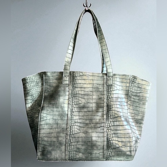 Neiman Marcus Large Croc Embossed Extra Large Tote. NWOT. - Picture 1 of 11